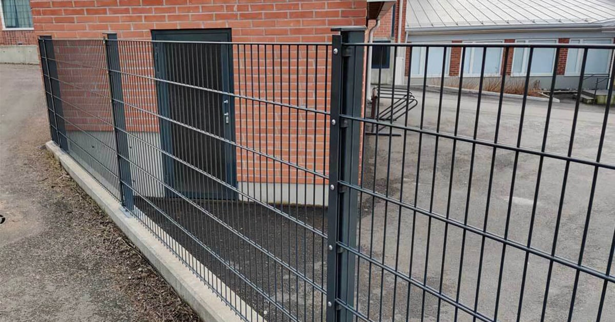 Minkälainen aitaelementti on kolmilankaverkkoaita?