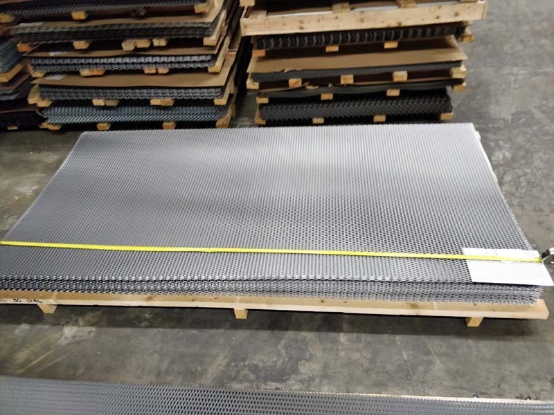 1 - Teräs verkkolevyt Teräs 11.7x30.5 2440x1220mm avoin ala 60%