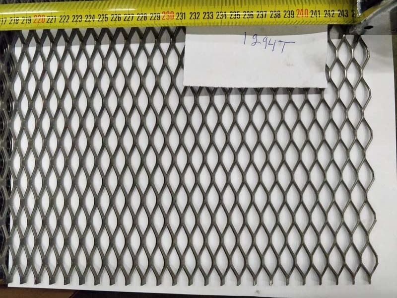 1 - Teräs verkkolevyt Teräs 11.7x30.5 1220x2440mm avoin ala 60%