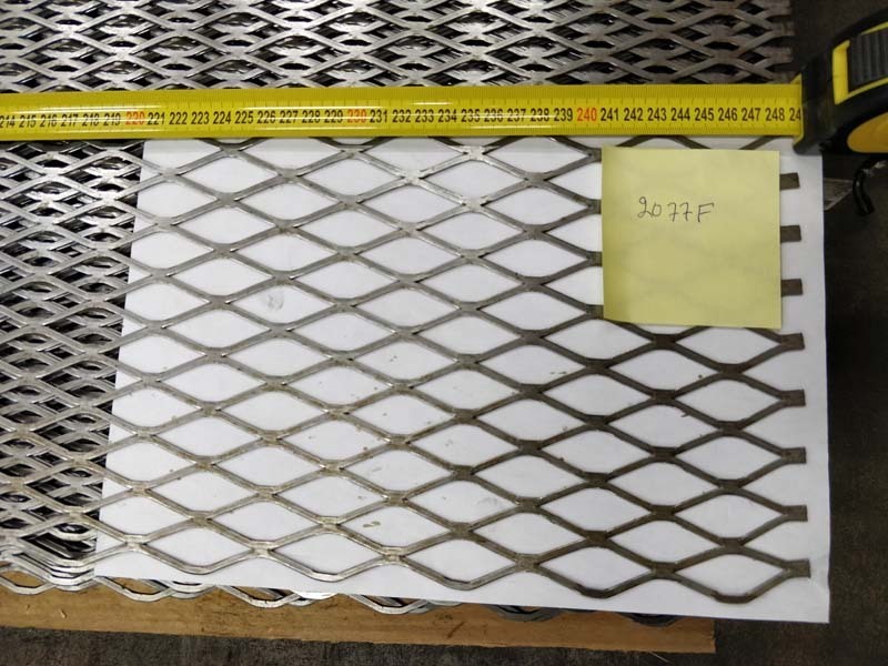 1 - Teräs verkkolevyt Teräs litistetty 17.3x43.2 2440x1220mm avoin ala 73%