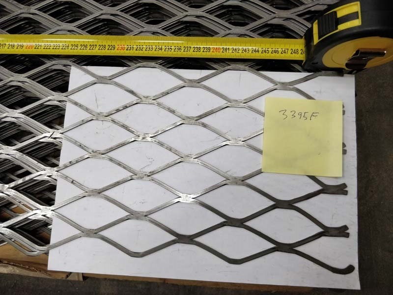 1 - Teräs verkkolevyt Teräs litistetty 32.8x77 2440x1220mm avoin ala 81%