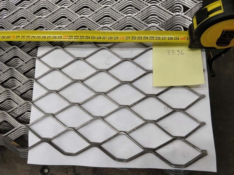 1 - Teräs verkkolevyt Teräs 40.6x85.7 2440x1220mm avoin ala 84%