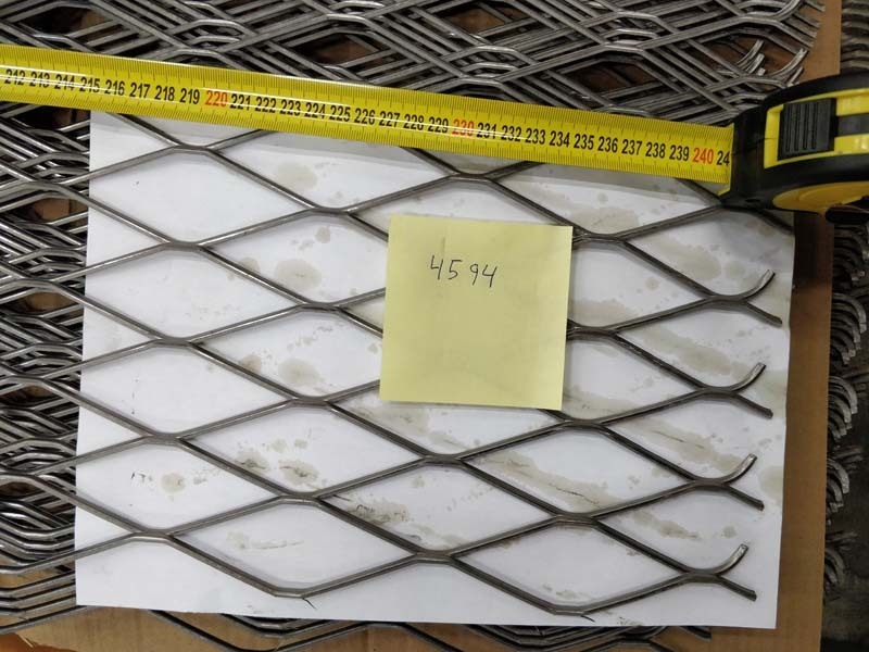 1 - Teräs verkkolevyt Teräs 36.3x114.3 2440x1220mm avoin ala 84%