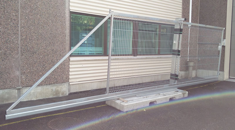 1 - Työmaaportit Työmaa-aita liukuportti liukuu oikealle