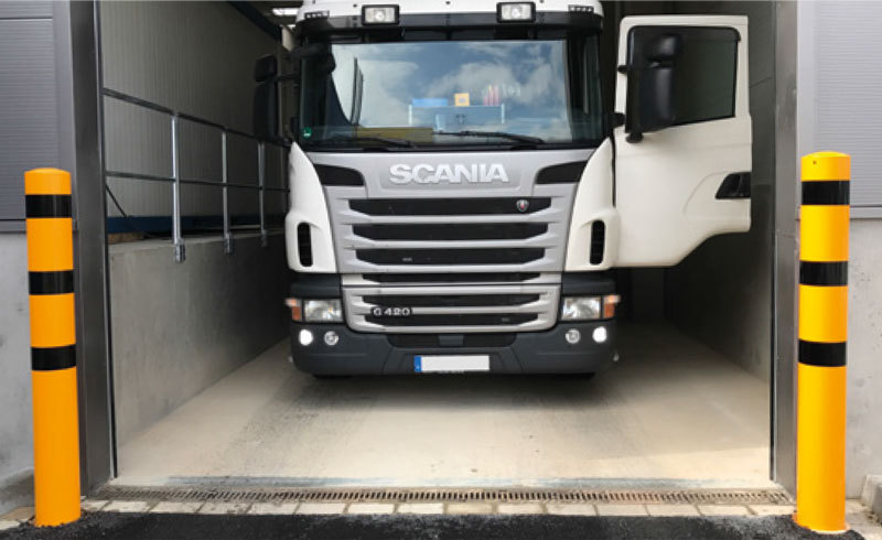 1 - Törmäyspollarit Törmäyspollari (Maahan valettava) 76x900mm