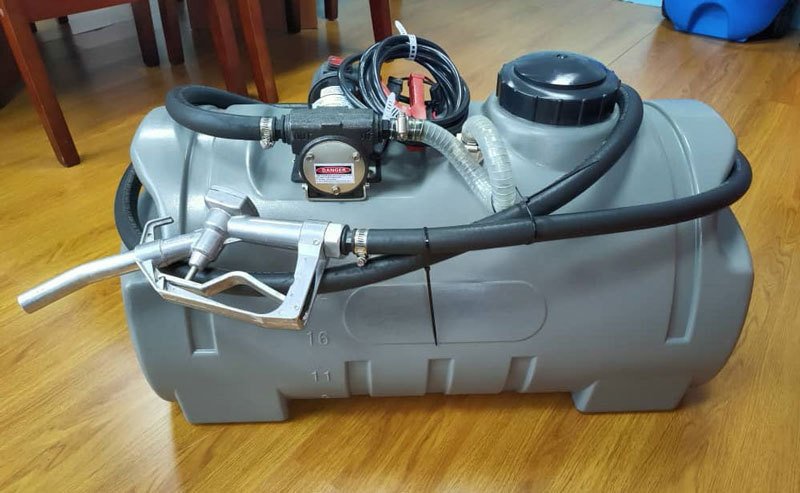 1 - Säiliöt ja tankkausasemat Säiliö pumpulla dieselin kuljetukseen 900x500x450mm 100l