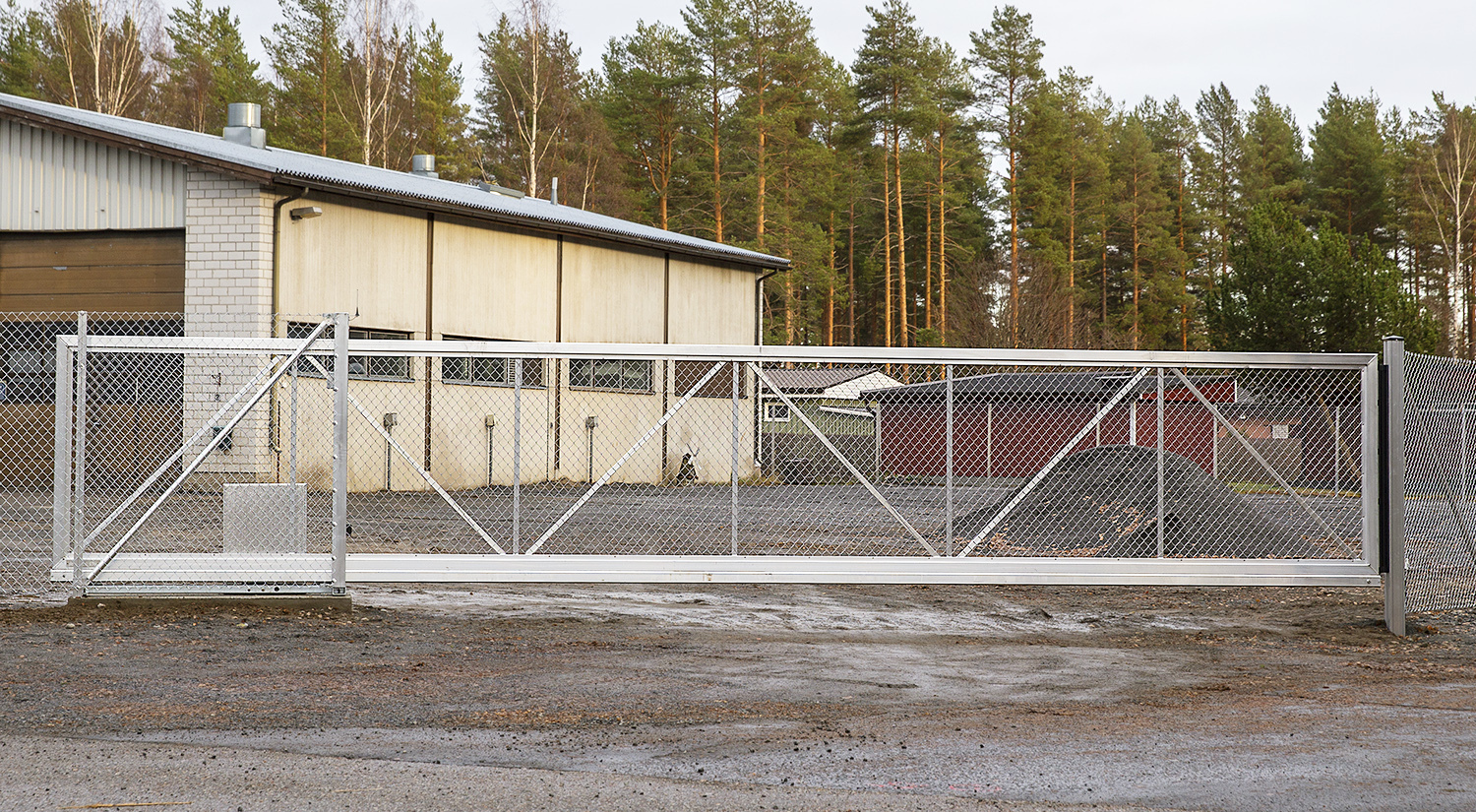 1 - Panssariaidan portit Liukuportti panssariaitaan korkeus 2000mm aukko 5m