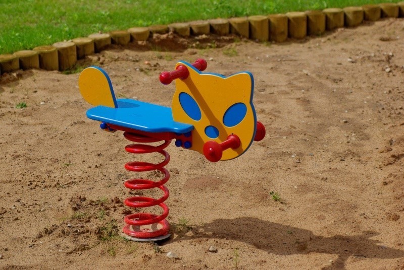 1 - Leikkivälineet Jousikeinu Kissa