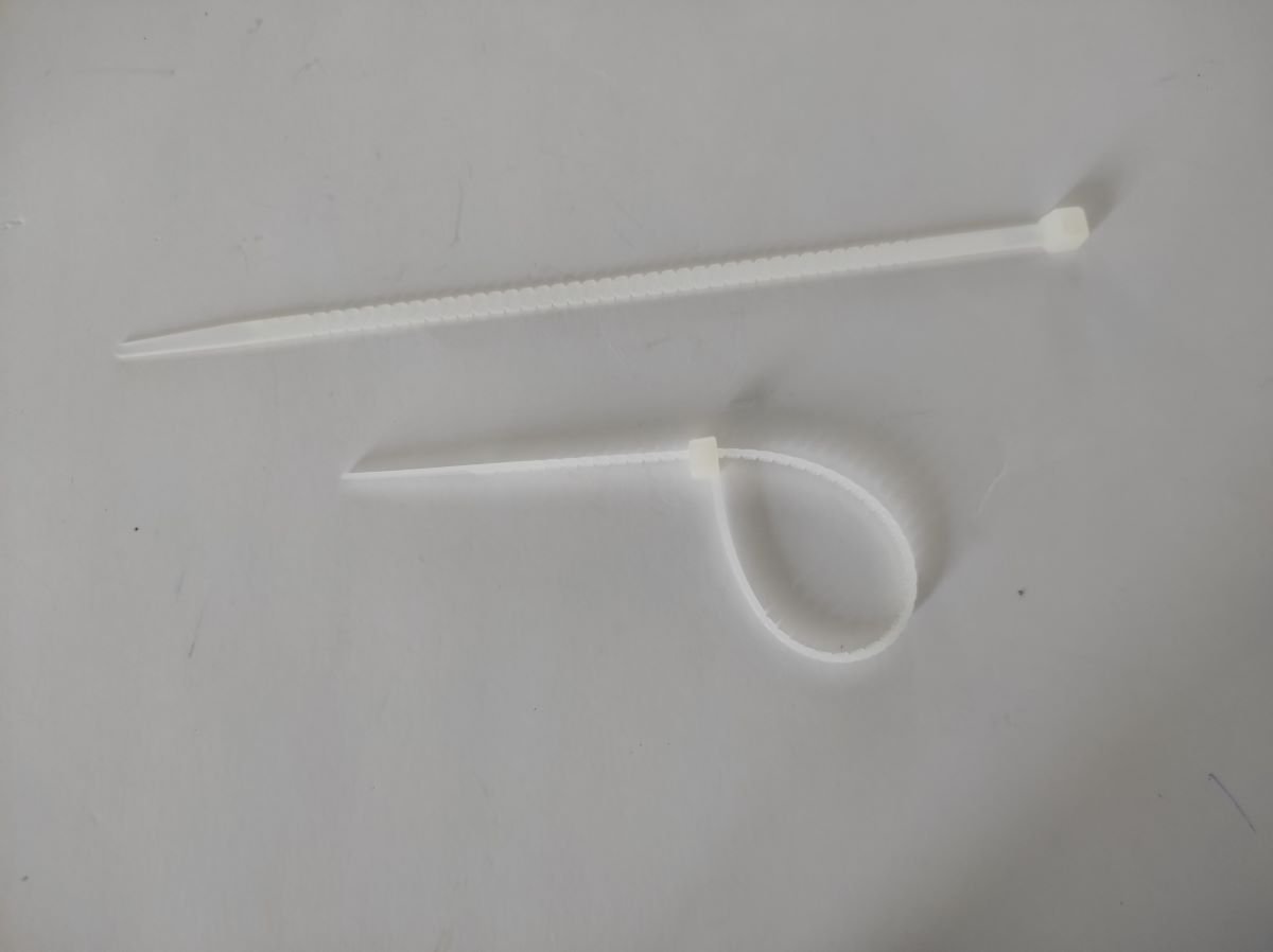 1 - Kiinnitys-, tiivistys- ja merkitsemistarvikkeet Nippuside Clever 300x4mm käsin katkaistava valk 50kpl